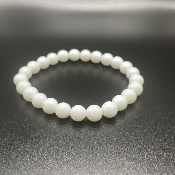 White jade precious gemstone bracelet - Picture 1 of 3